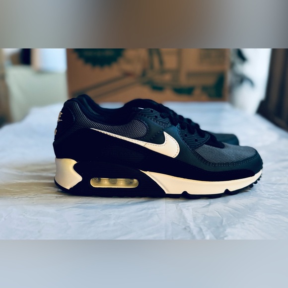 Nike air max 90 new in box